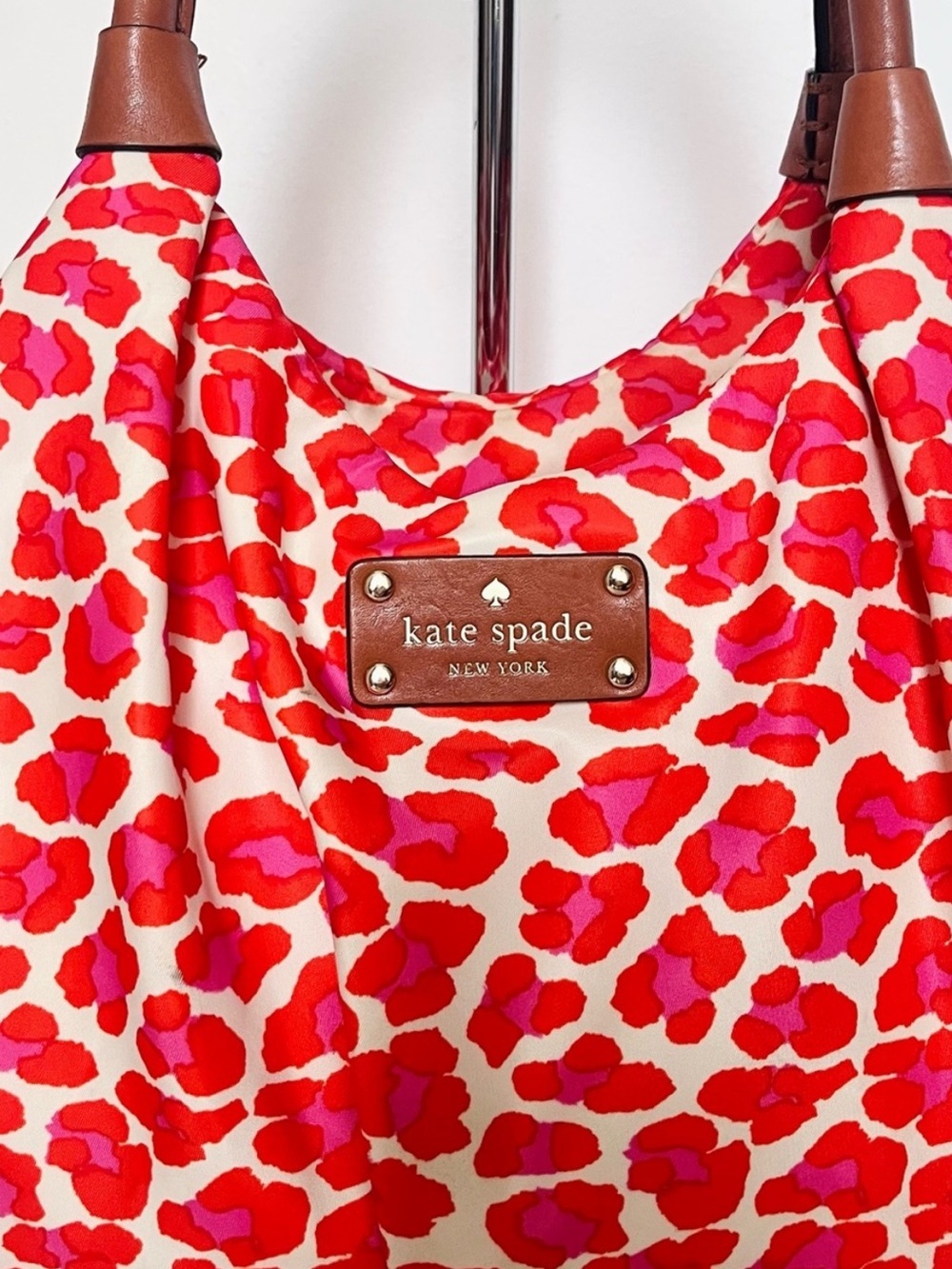 Kate Spade “Into the Wild” Red & Pink Nylon animal print Hobo Slouch bag - Picture 2 of 9